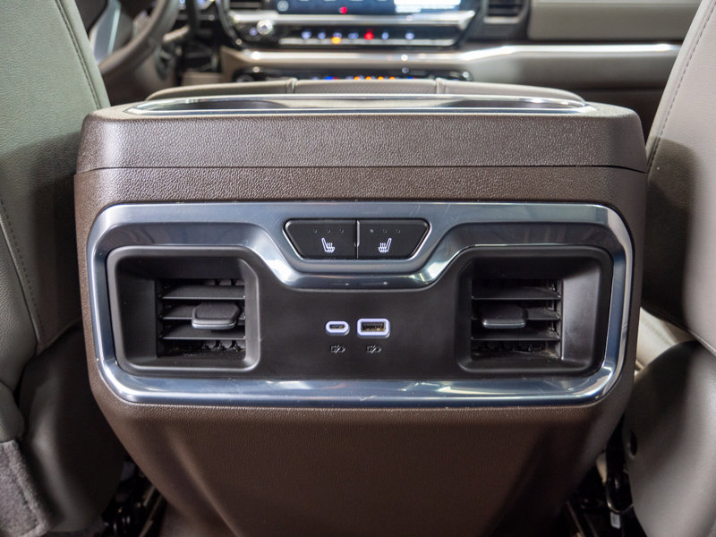 Used 2025 GMC Sierra 3500 SLT w/ SLT Premium Package AWD/4WD image 17