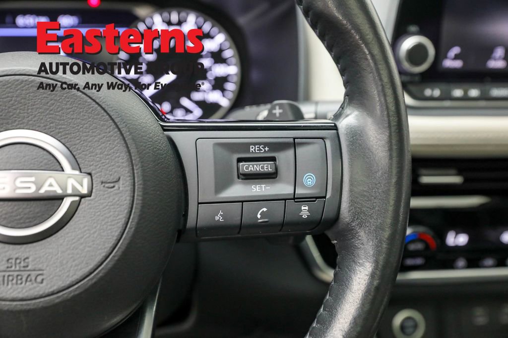 Used 2022 Nissan Rogue SV w/ SV Premium Package image 16