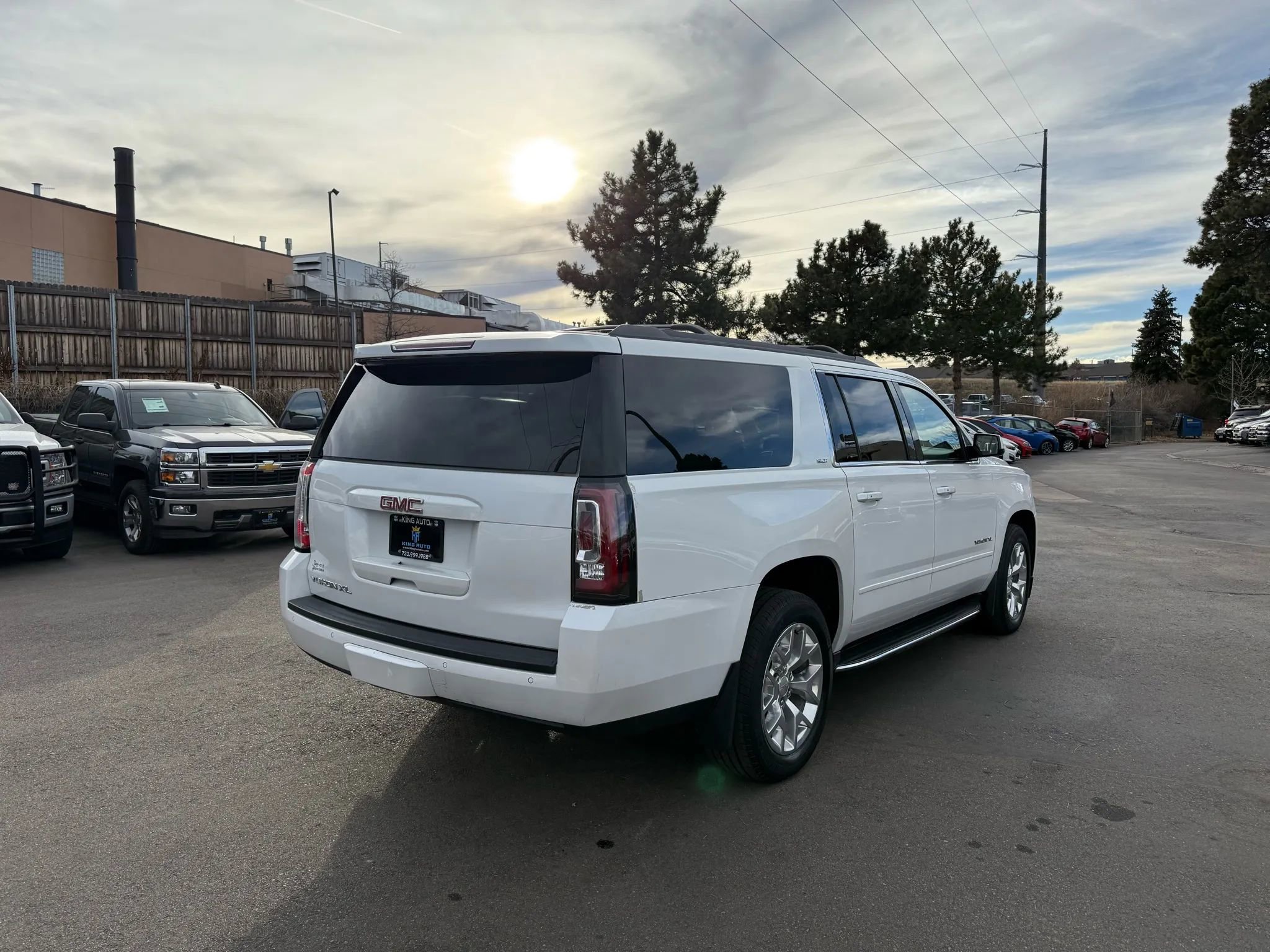 Used 2017 GMC Yukon XL SLT w/ Open Road Package image 9