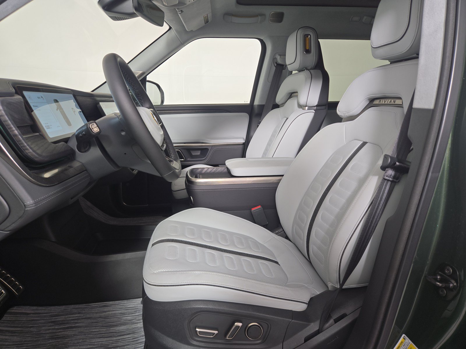 Used 2023 Rivian R1S Adventure AWD/4WD image 19
