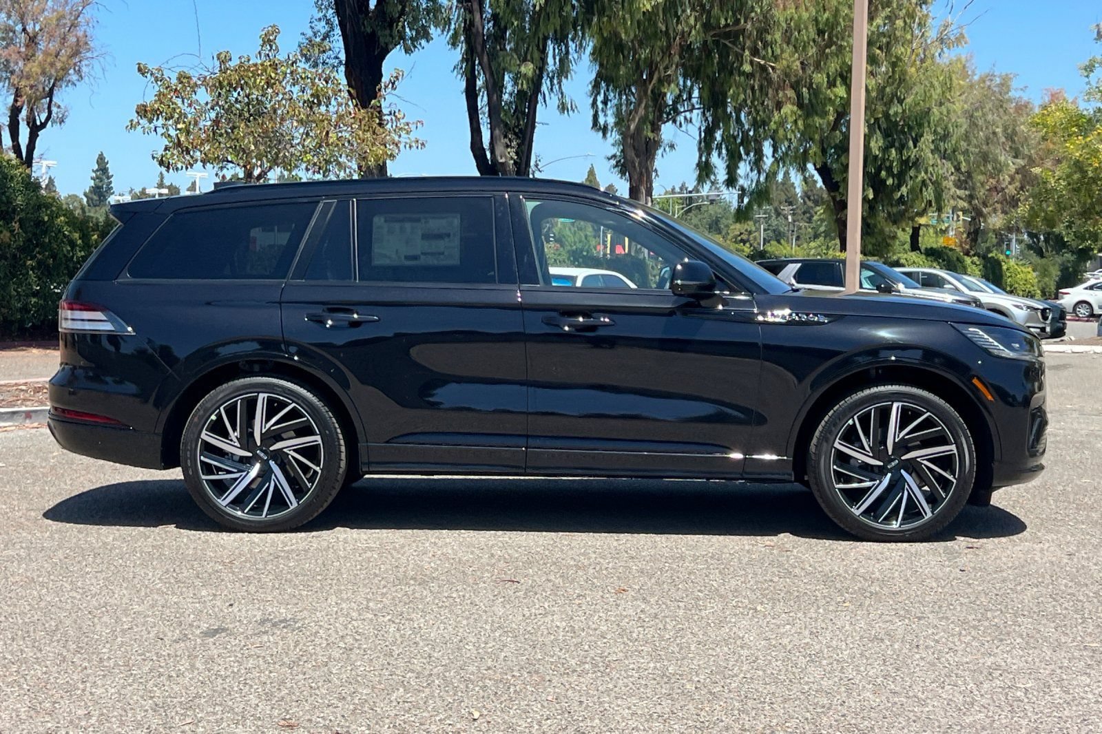 New 2026 Lincoln Aviator Black Label w/ Jet Appearance Package AWD/4WD image 3