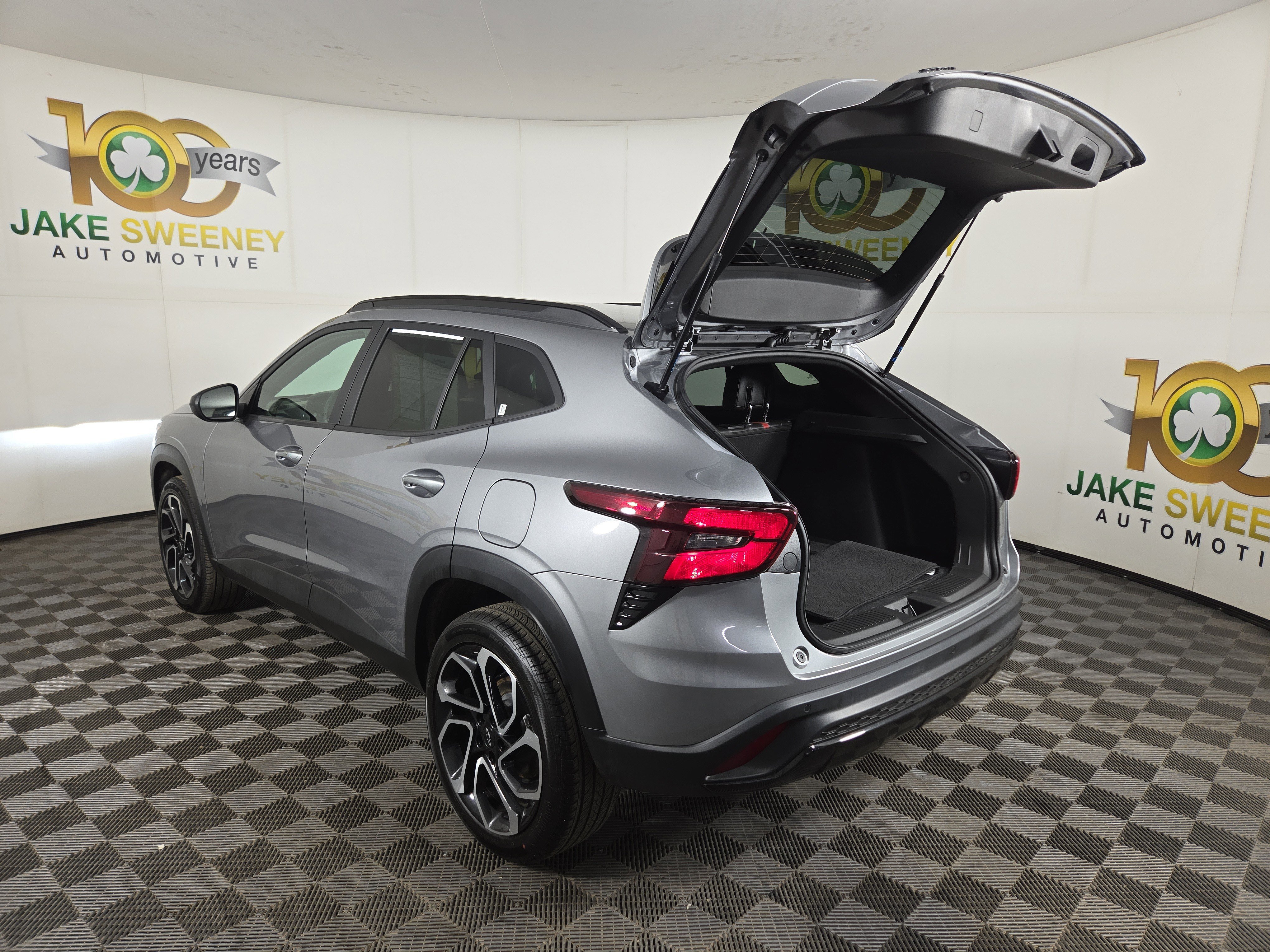 Certified 2025 Chevrolet Trax RS w/ Sunroof Package image 30