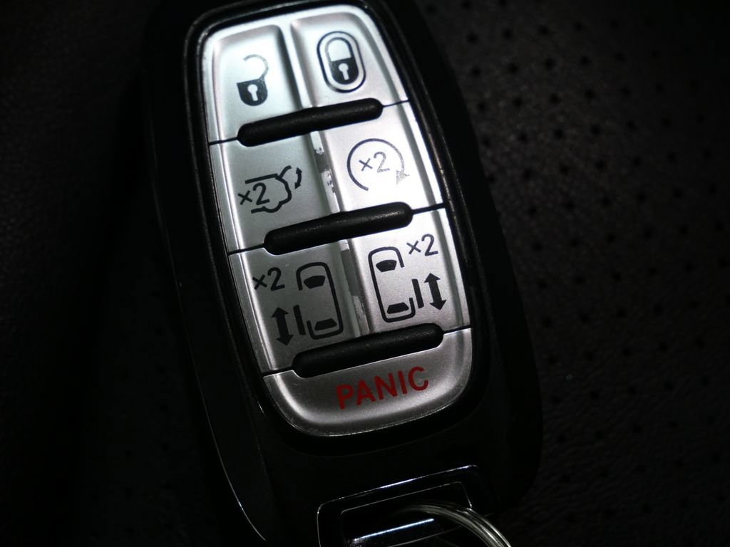 Used 2025 Chrysler Pacifica Select FWD image 30