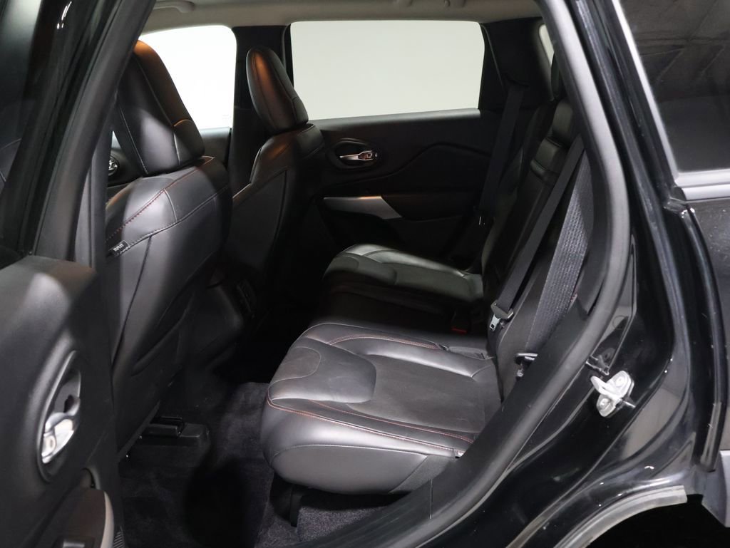 Used 2018 Jeep Cherokee Trailhawk w/ Comfort/Convenience Group image 19
