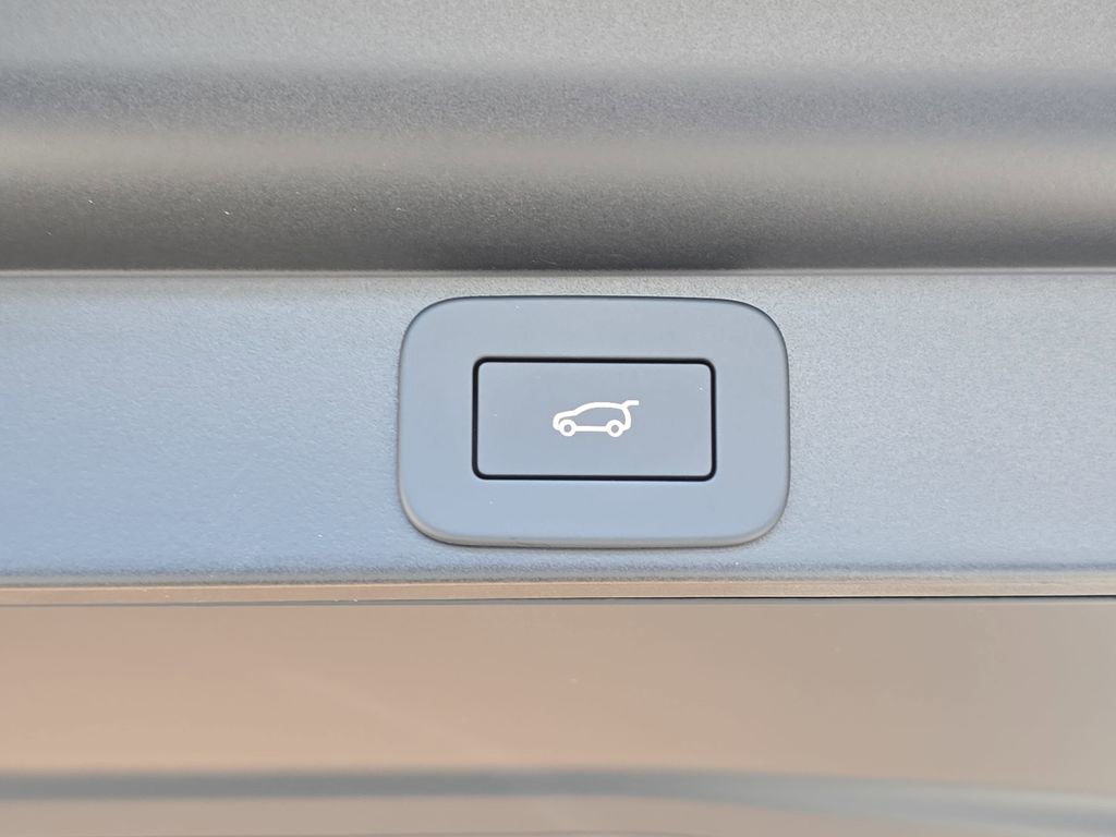 New 2026 Land Rover Range Rover SE image 13