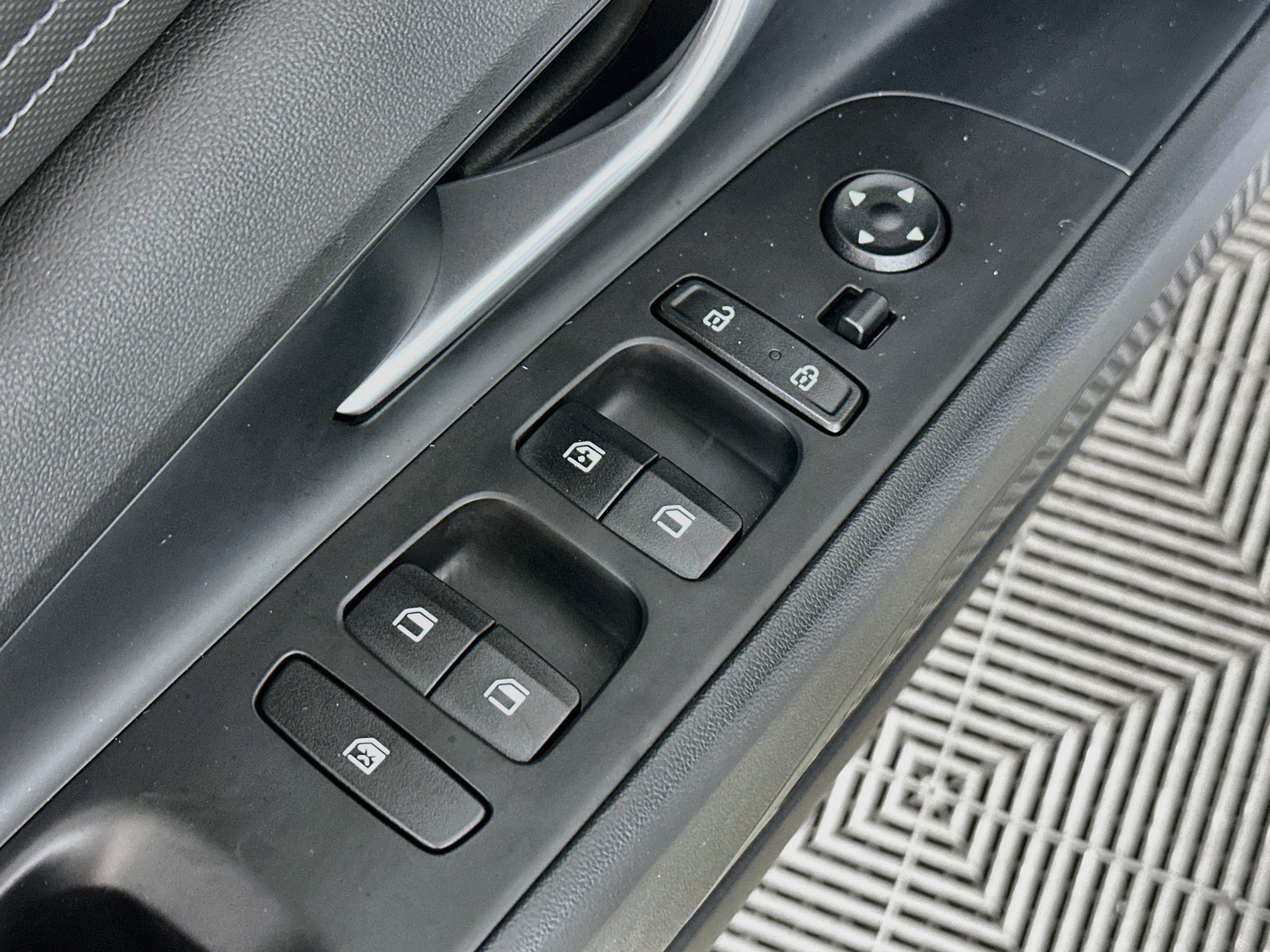 Certified 2023 Hyundai Elantra Limited FWD image 18