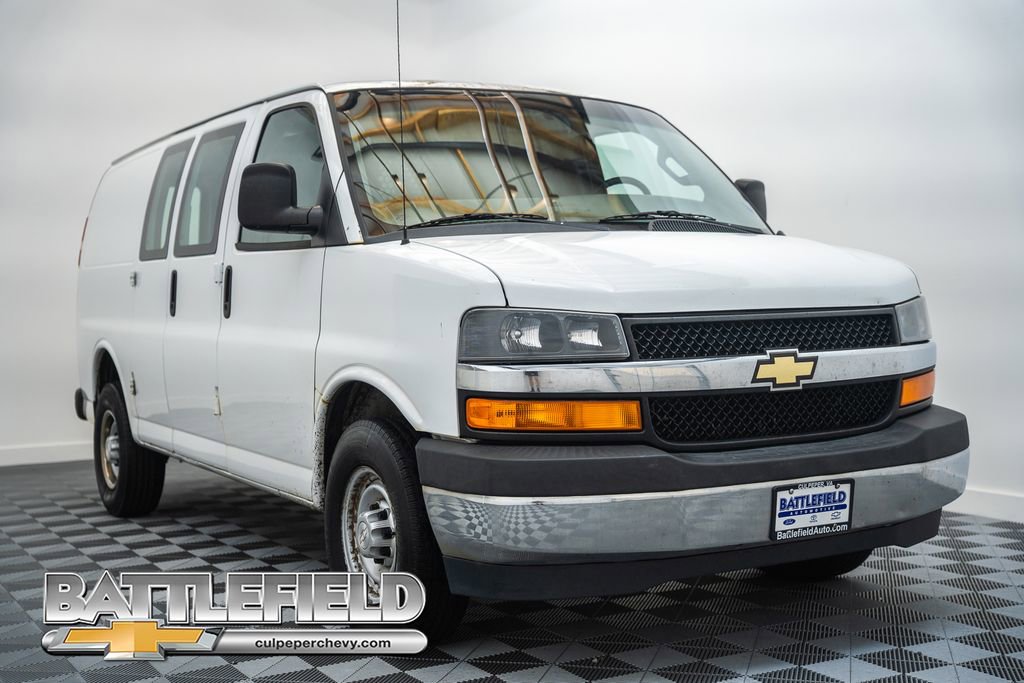 Used 2017 Chevrolet Express 3500 RWD image 1