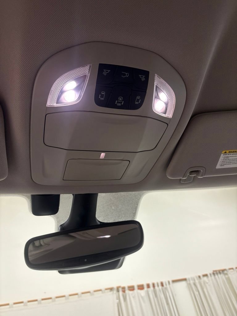 Used 2021 Chrysler Pacifica Touring-L FWD image 14