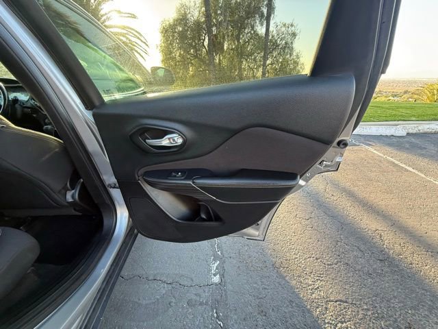 Used 2015 Jeep Cherokee Latitude image 13