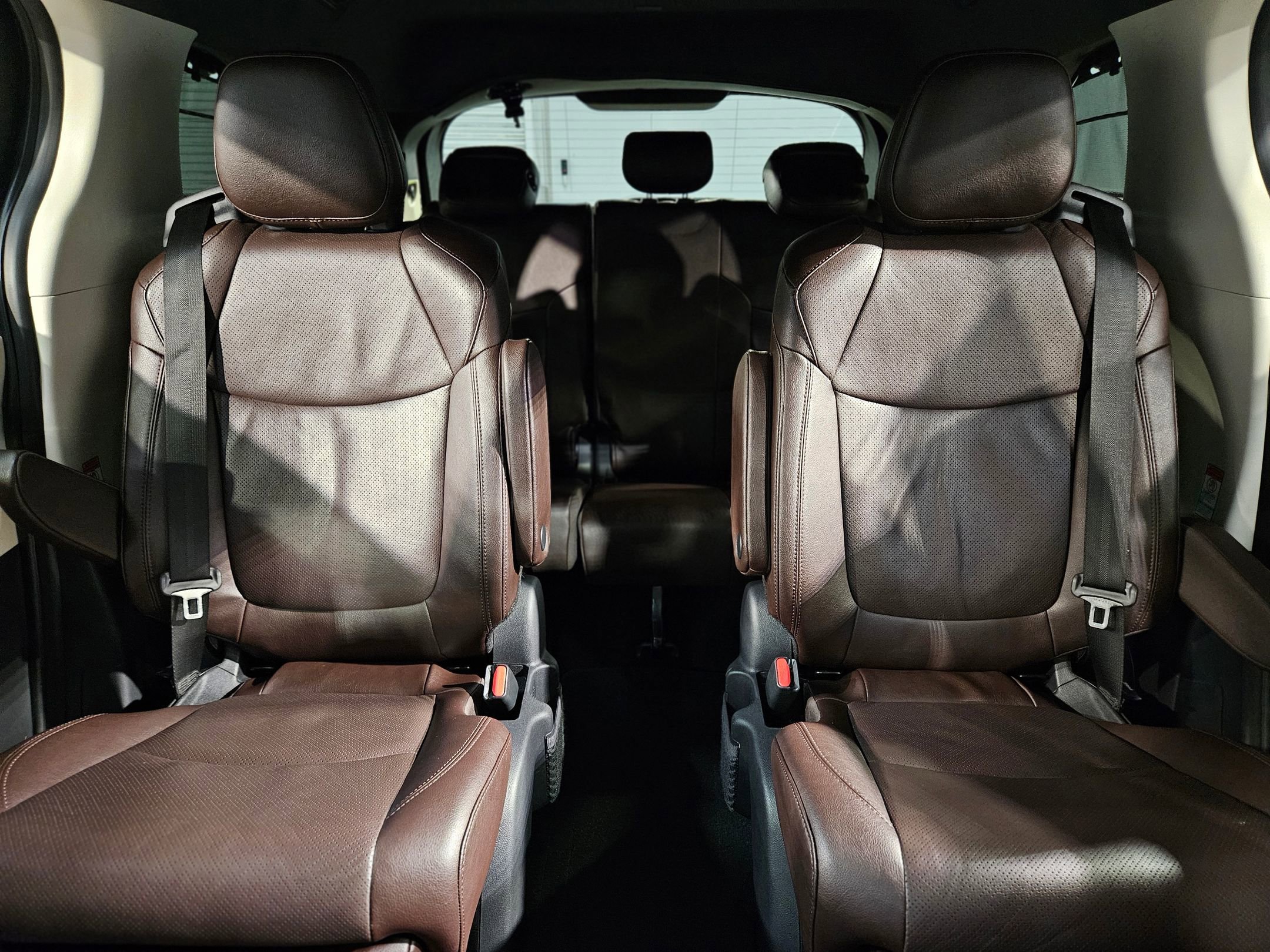 Used 2023 Toyota Sienna Platinum image 13