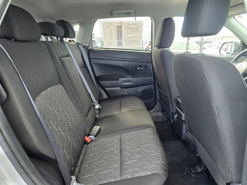 Used 2025 Mitsubishi Outlander Sport SE image 14