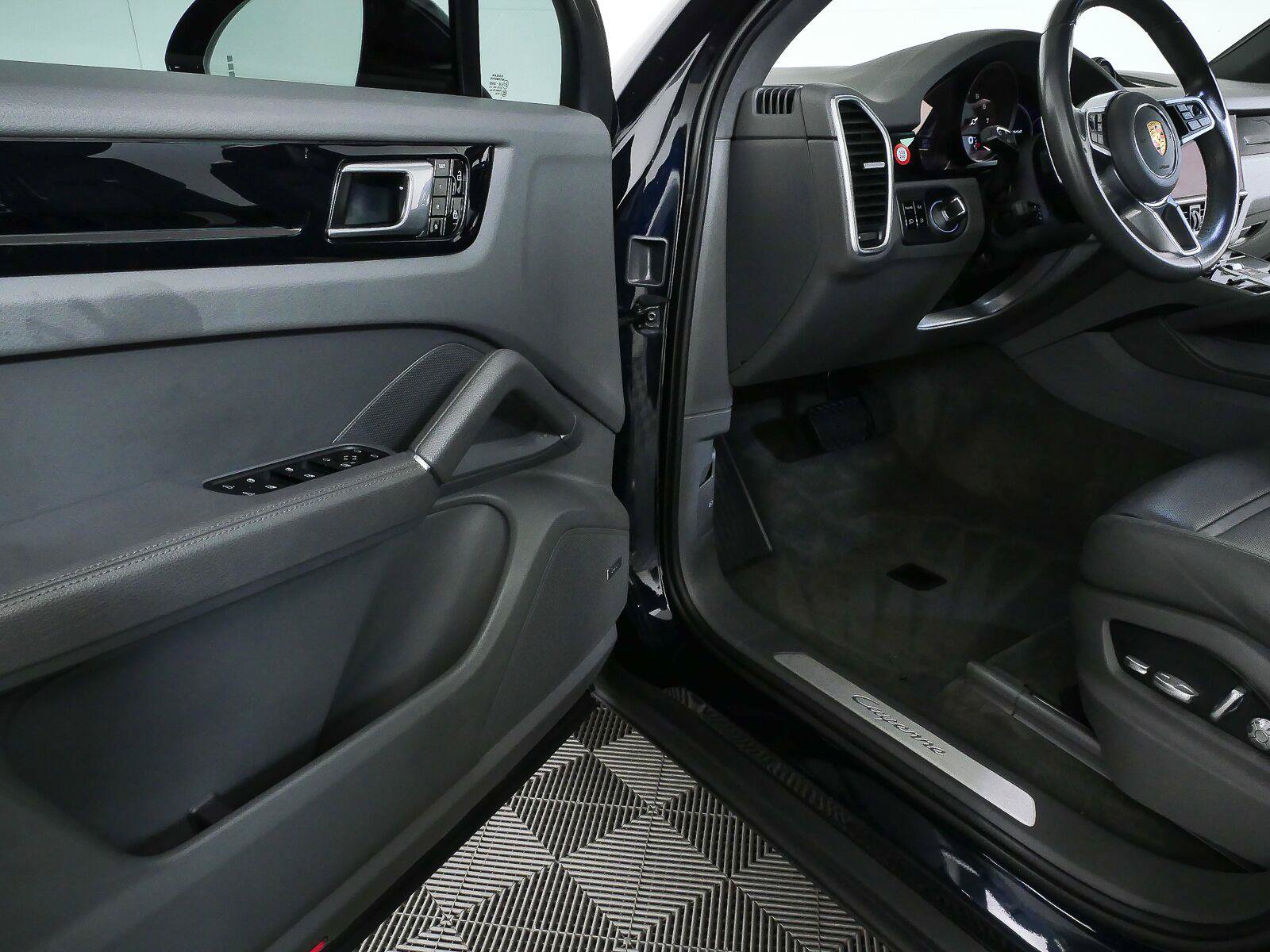 Certified 2021 Porsche Cayenne AWD/4WD image 8