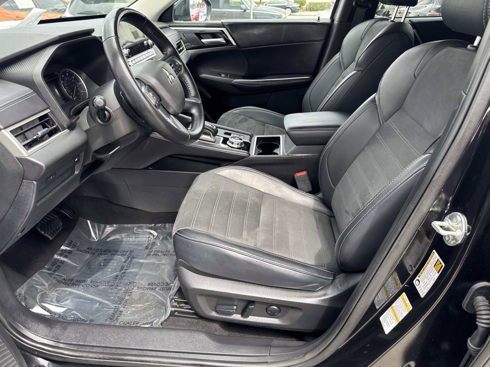 Used 2024 Mitsubishi Outlander FWD image 16