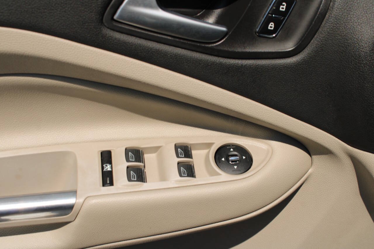 Used 2013 Ford C-MAX SEL FWD image 29