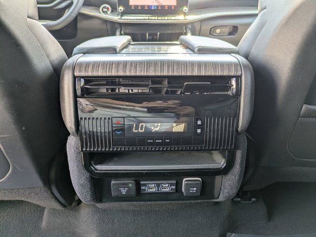 Used 2024 Jeep Wagoneer L Series II w/ Flexible Seating Group AWD/4WD image 29