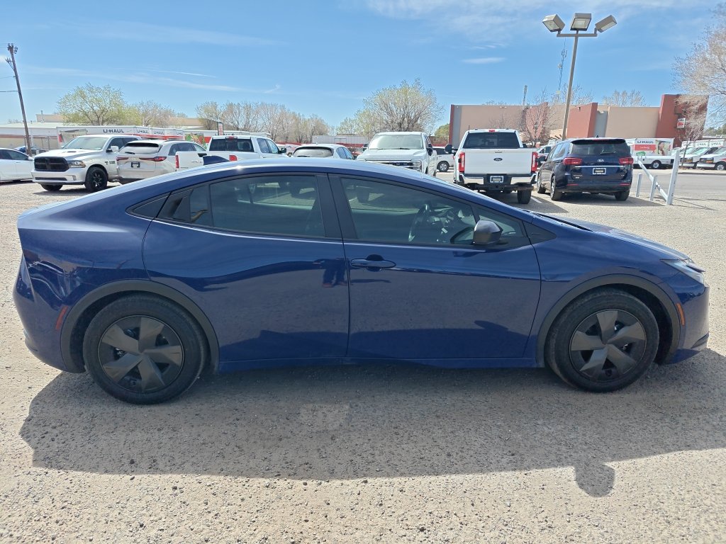 Used 2023 Toyota Prius LE image 4