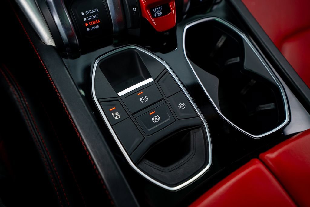 Used 2022 Lamborghini Urus AWD/4WD image 46