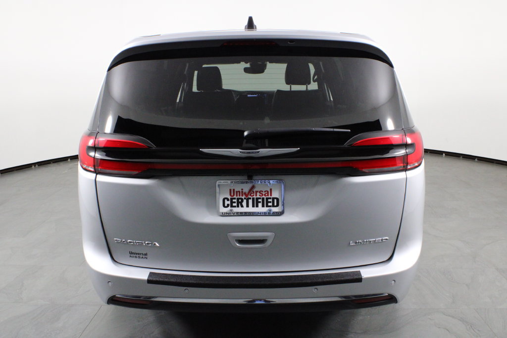 Used 2026 Chrysler Pacifica Limited FWD image 10