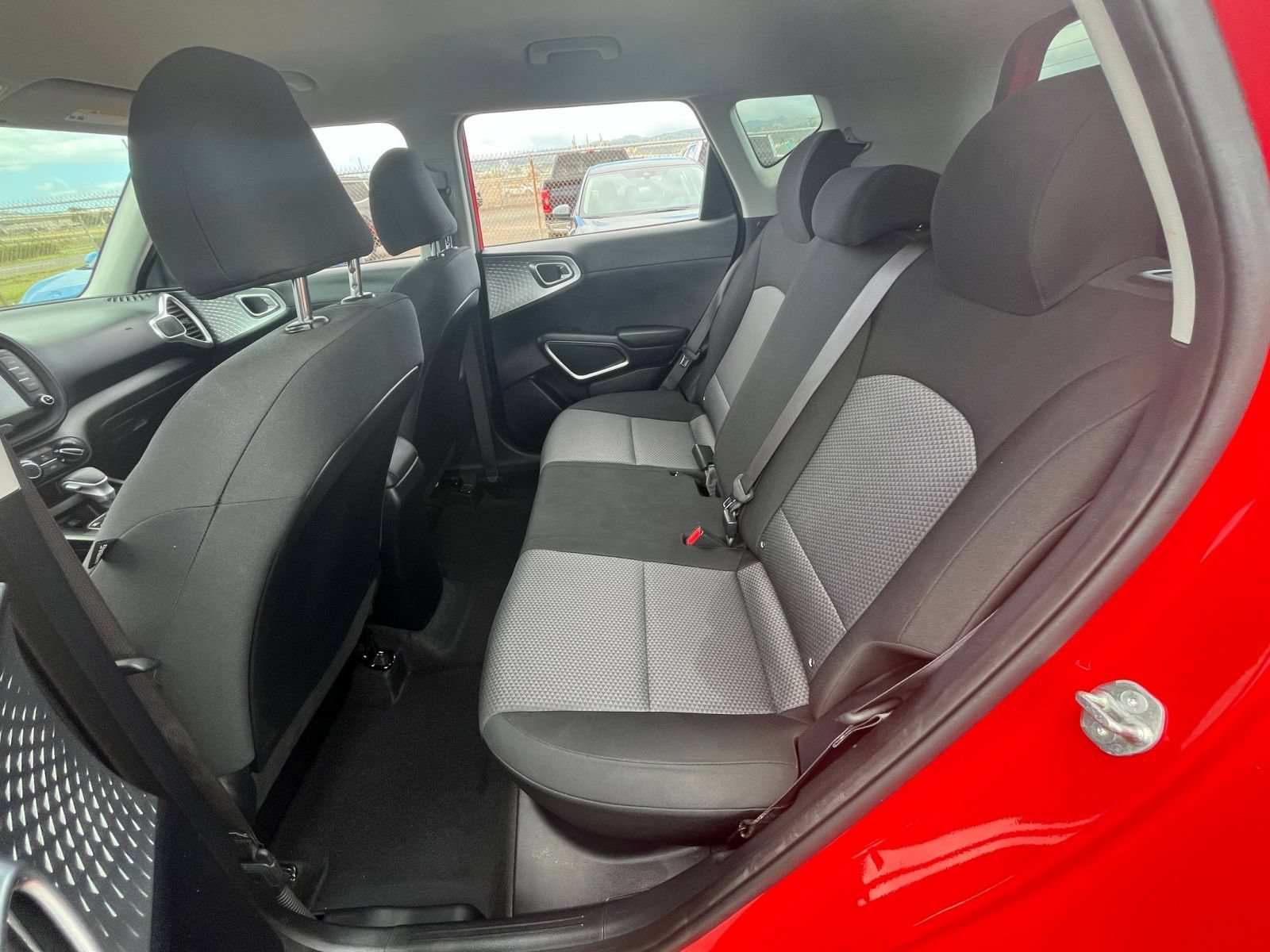 Used 2025 Kia Soul LX w/ LX Technology Package FWD image 22