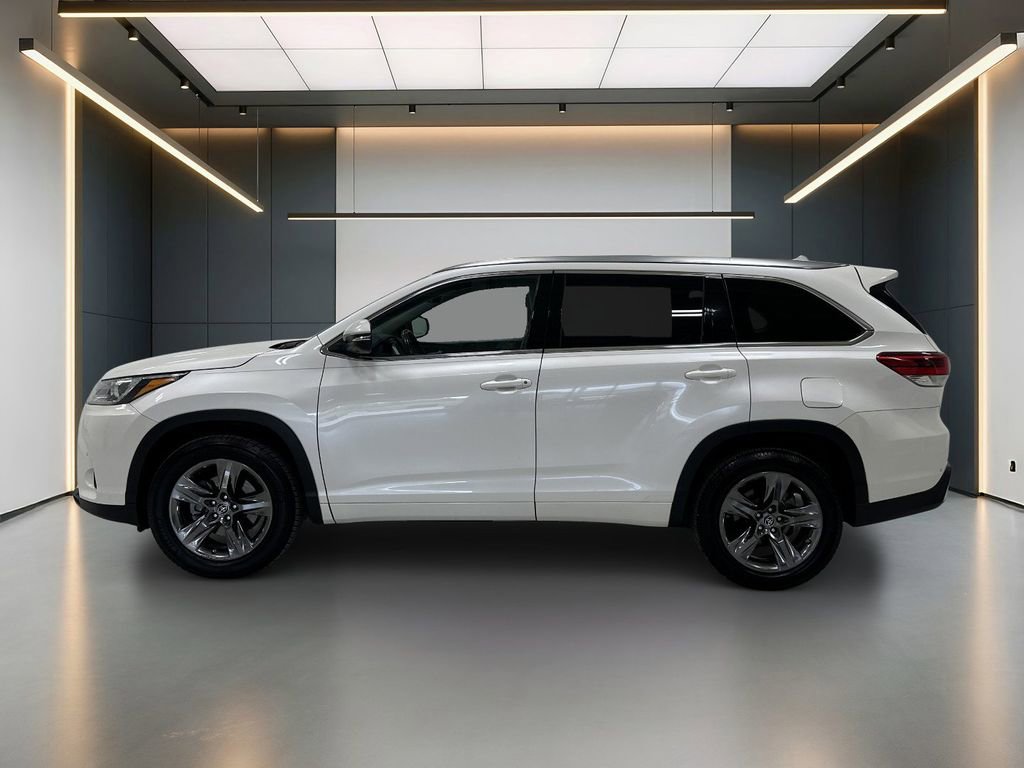 Used 2018 Toyota Highlander Limited Platinum image 2