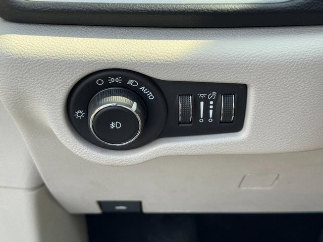Used 2018 Chrysler Pacifica Touring-L Plus FWD image 32