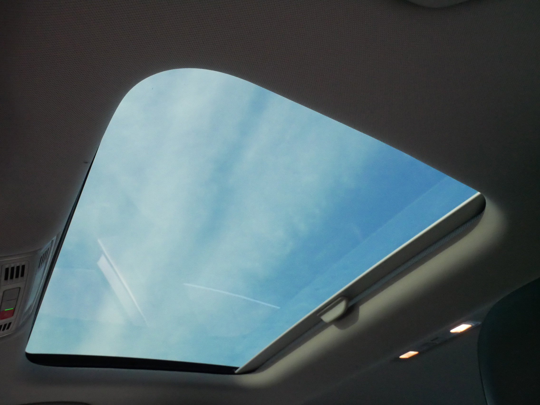 Certified 2025 Volkswagen Jetta SEL image 33