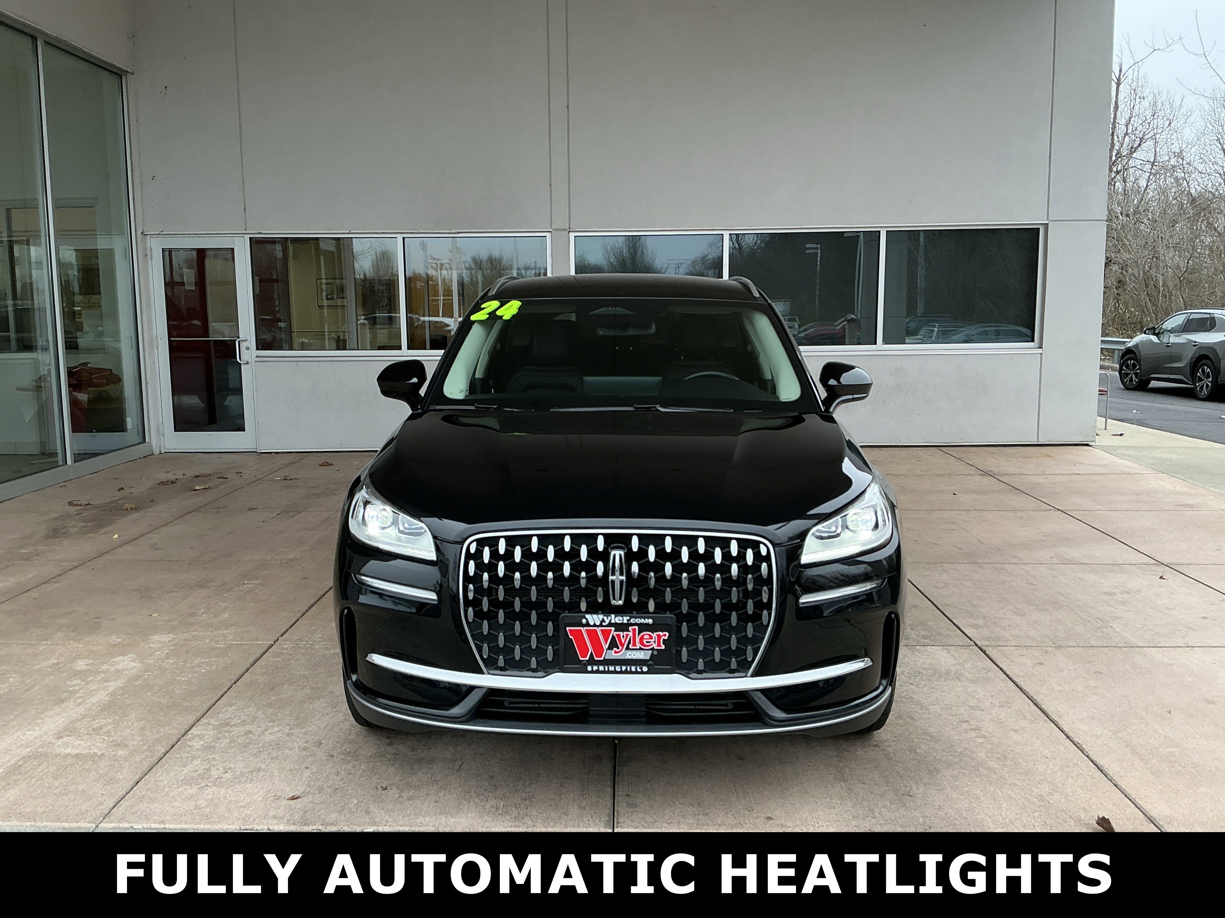 Used 2024 Lincoln Corsair Reserve image 2