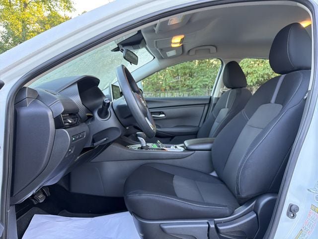Used 2024 Nissan Sentra SV FWD image 11