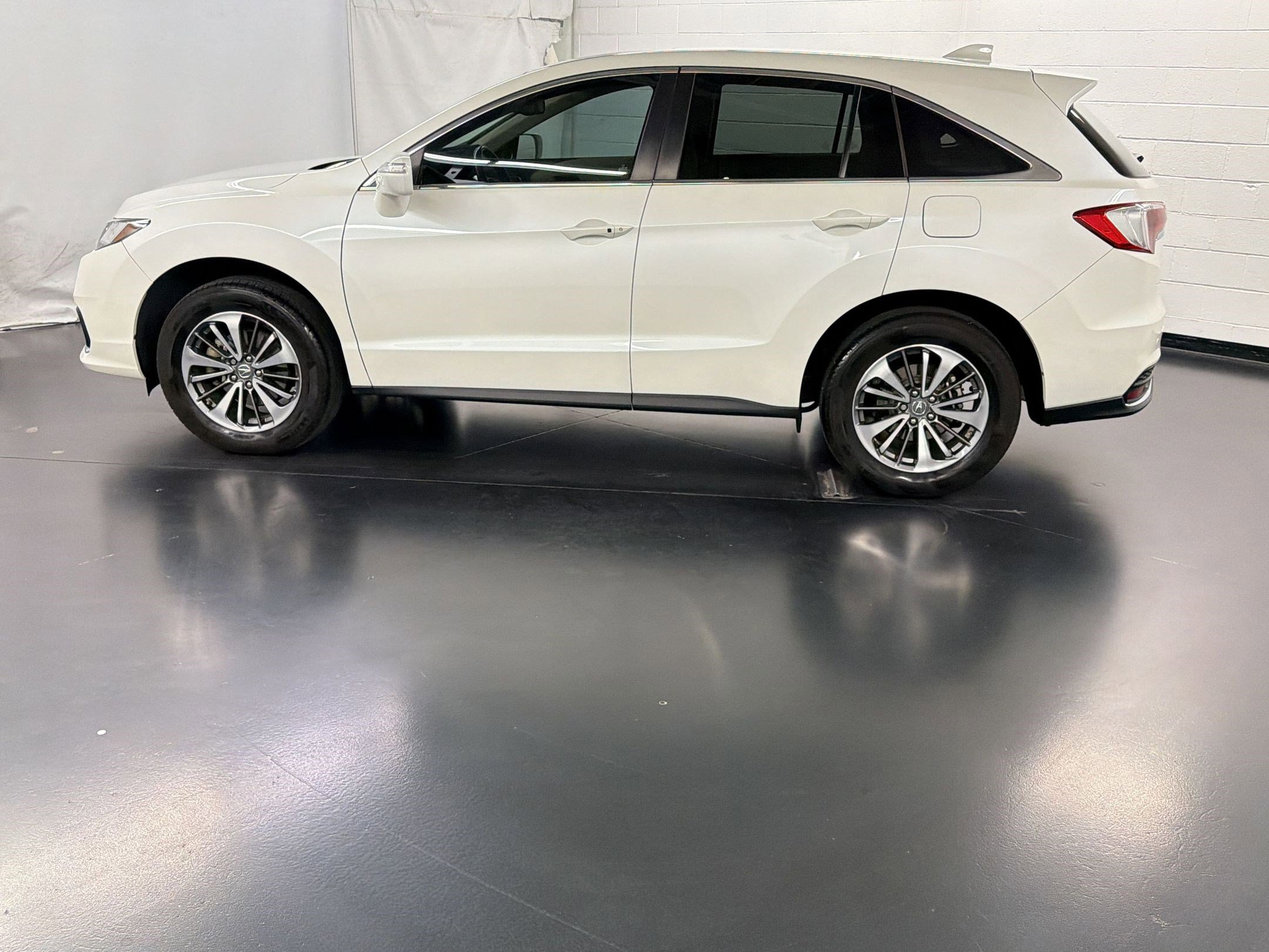 Used 2016 Acura RDX AWD w/ Advance Package image 2