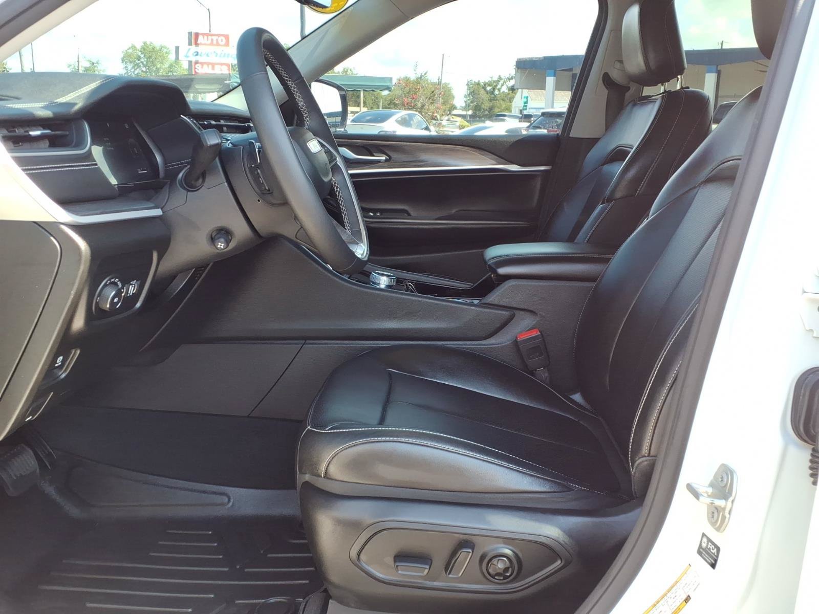 Used 2023 Jeep Grand Cherokee L Limited w/ Luxury Tech Group II AWD/4WD image 22