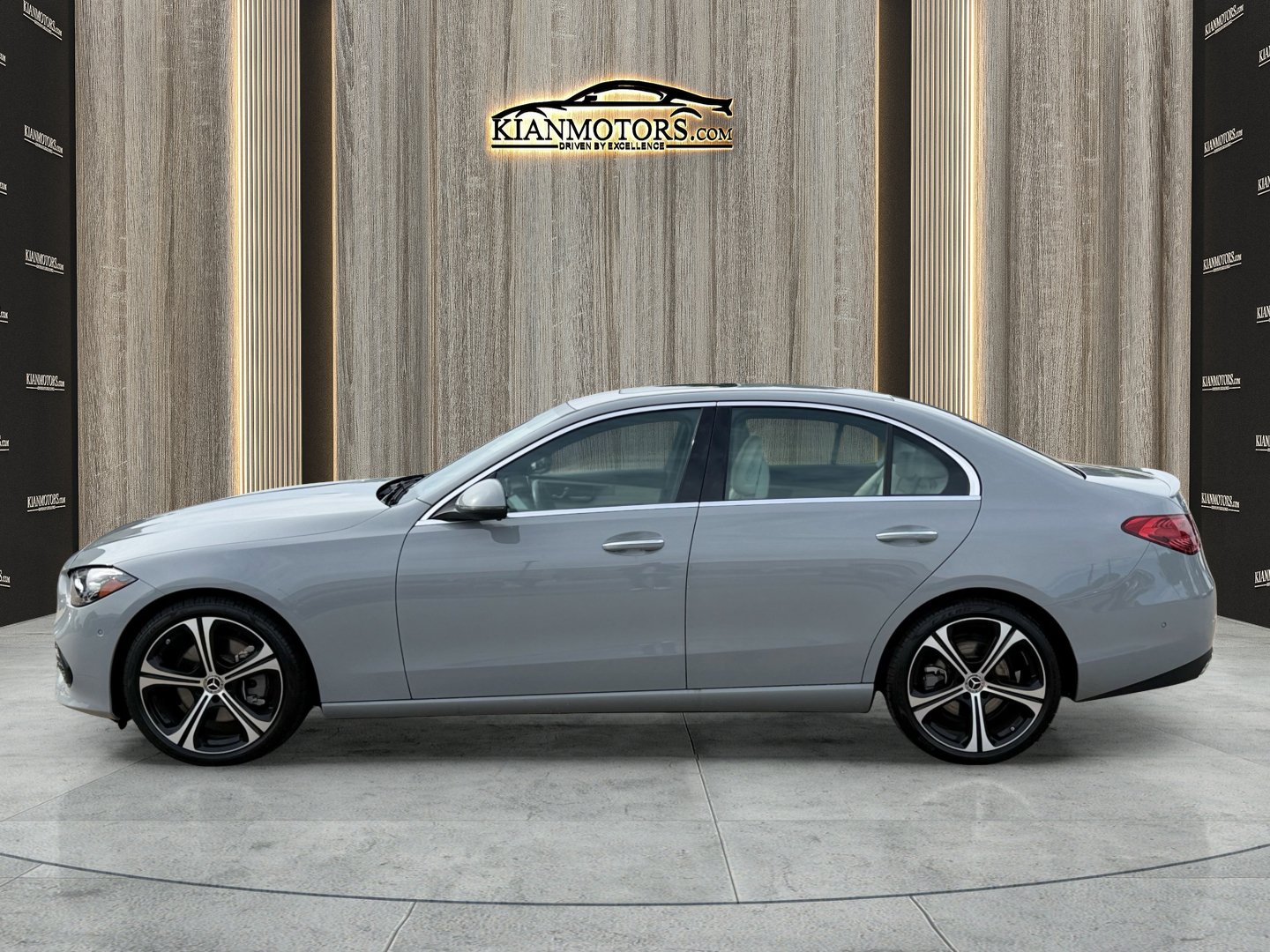 Used 2025 Mercedes-Benz C 300 Sedan image 4