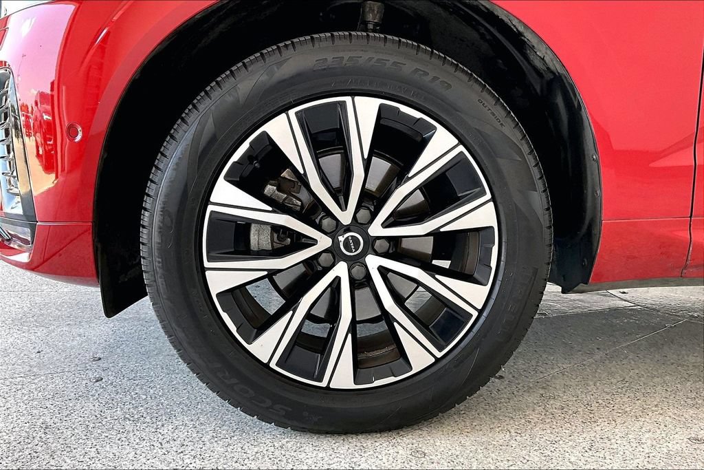 Certified 2024 Volvo XC60 B5 Plus w/ Protection Package Premier AWD/4WD image 10