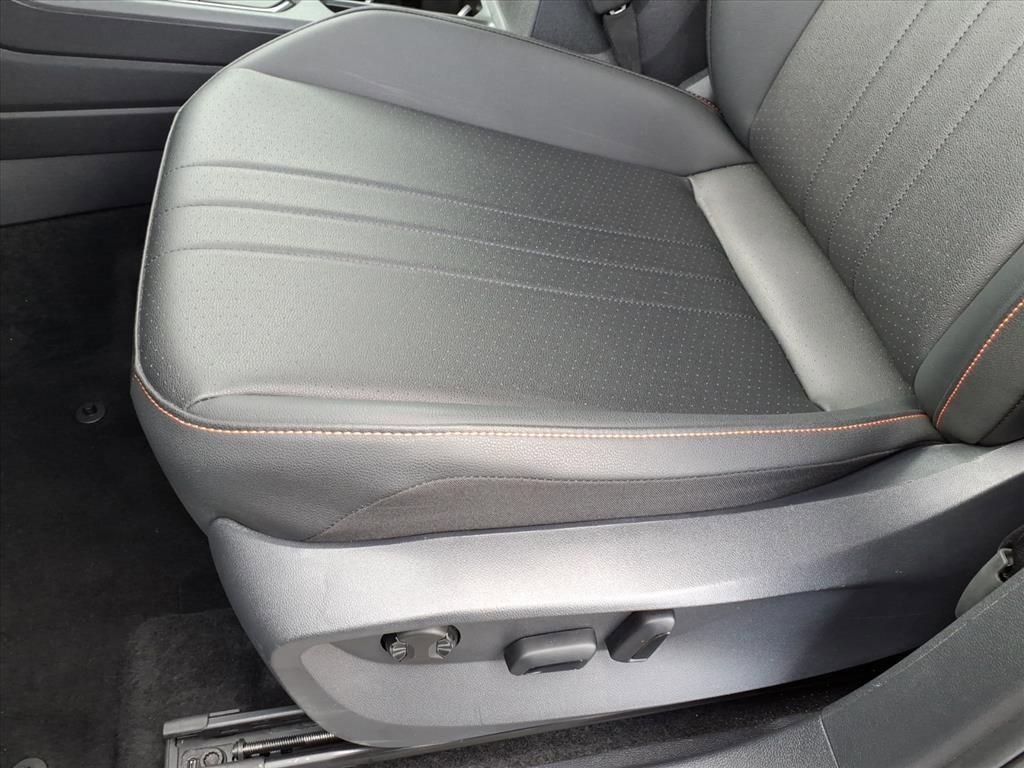 Used 2024 Volkswagen Tiguan Wolfsburg Edition image 17