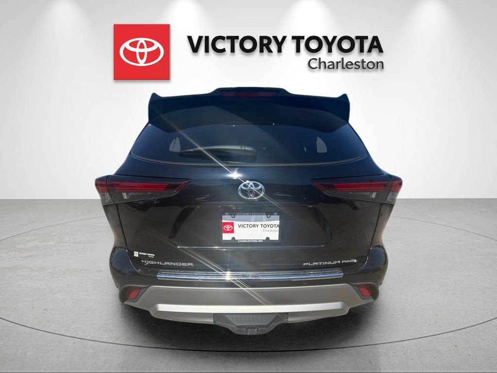 Used 2025 Toyota Highlander Platinum AWD/4WD image 4