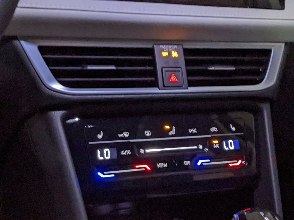 New 2025 Volkswagen Taos SE image 18