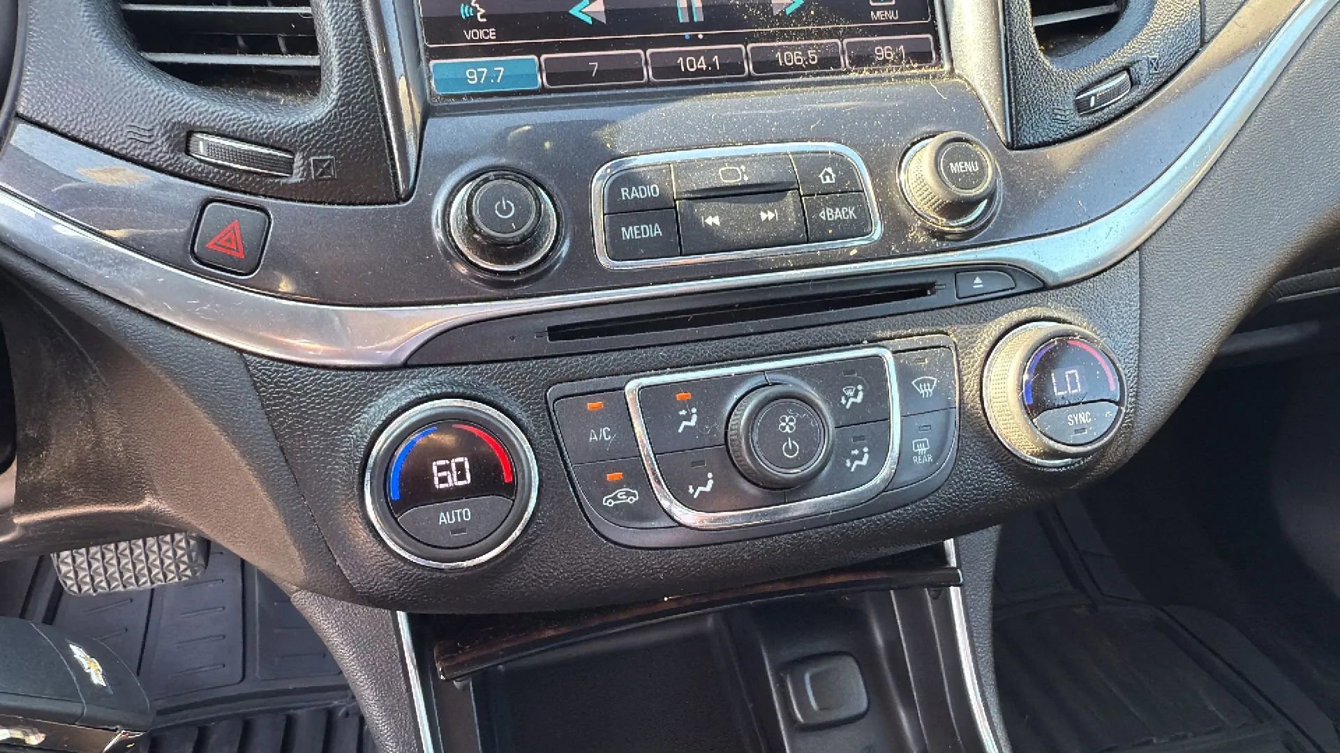 Used 2014 Chevrolet Impala LT w/ Convenience Package image 14