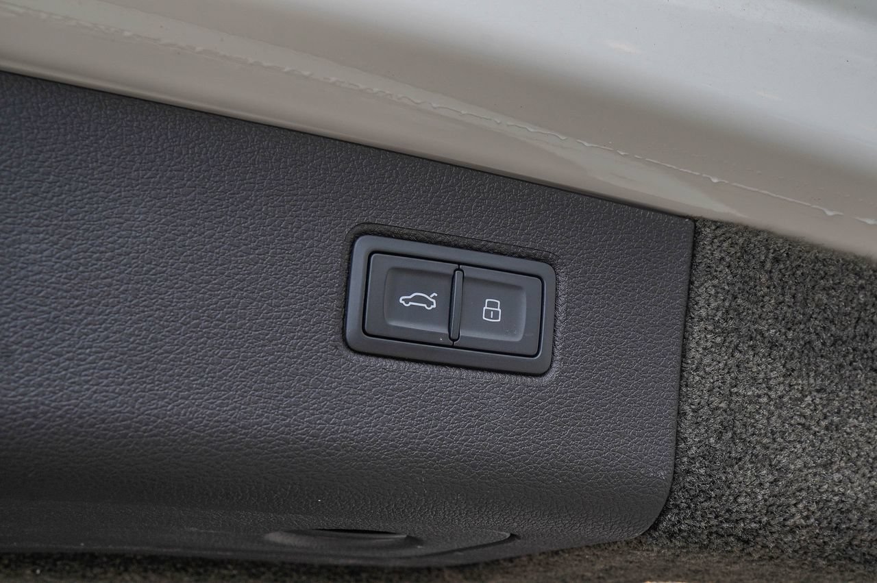 Certified 2023 Bentley Bentayga AWD/4WD image 44