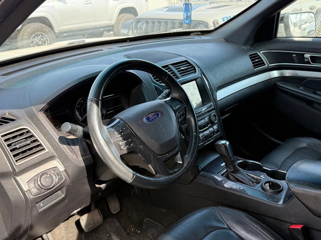 Used 2017 Ford Explorer XLT w/ Equipment Group 202A FWD image 2