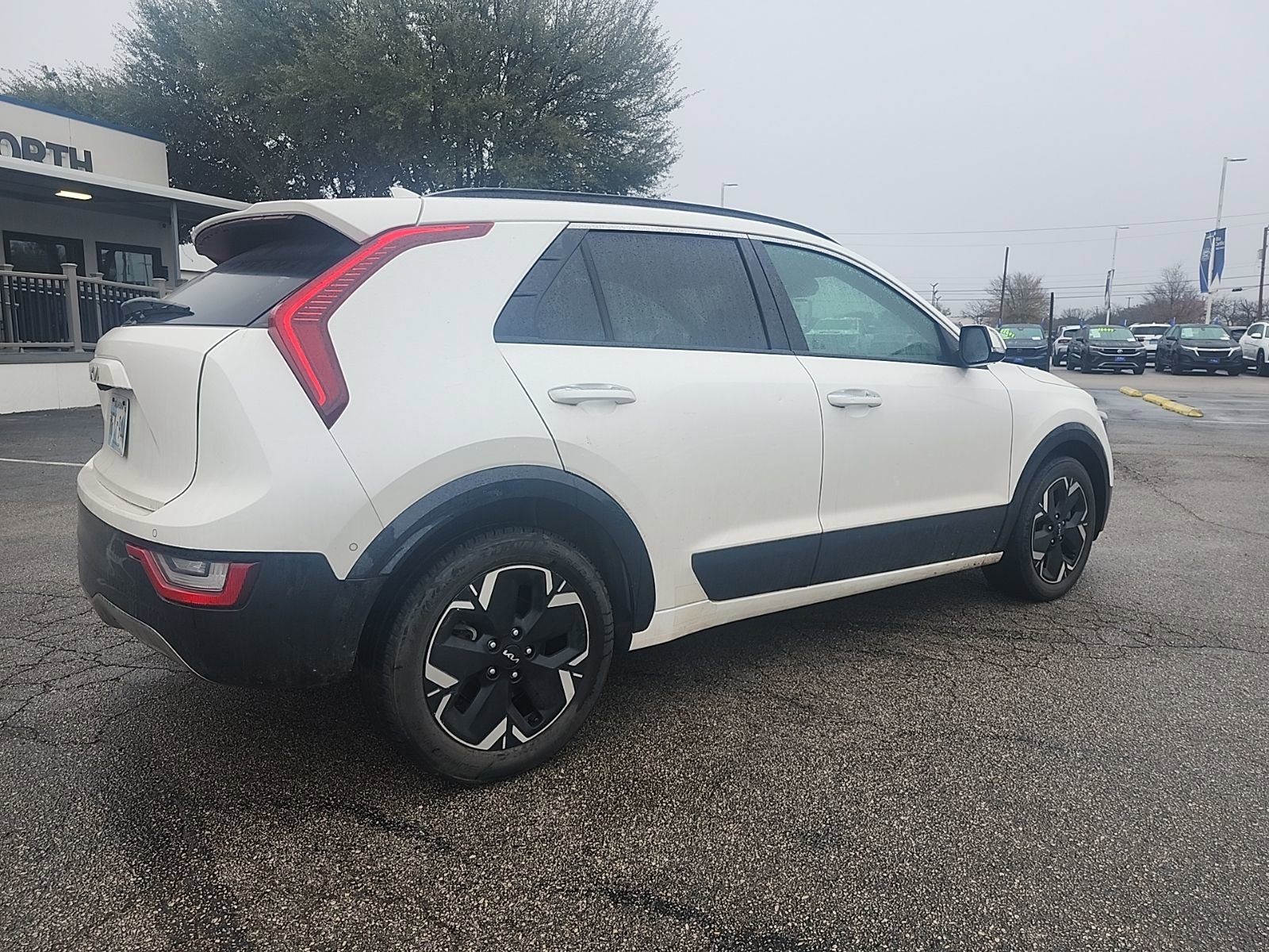 Used 2023 Kia Niro Wave image 3