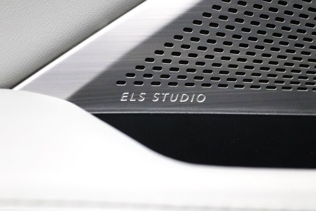 Used 2023 Acura MDX SH-AWD w/ Technology Package image 14