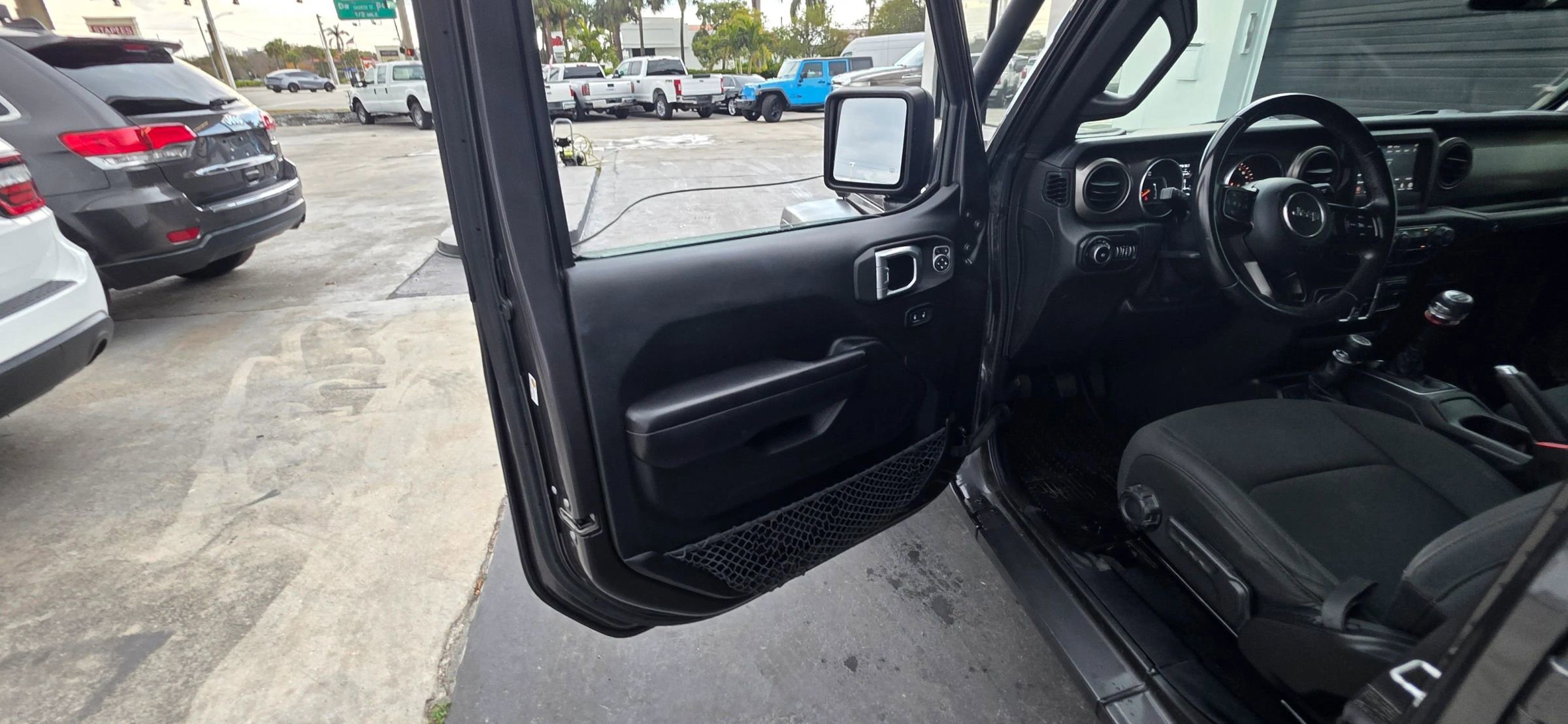 Used 2018 Jeep Wrangler Unlimited Sport w/ Technology Group AWD/4WD image 28