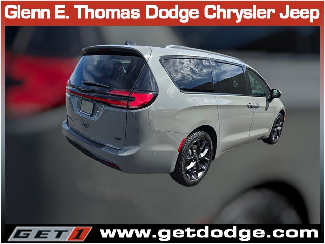 Certified 2023 Chrysler Pacifica Touring-L w/ S Appearance Package image 7