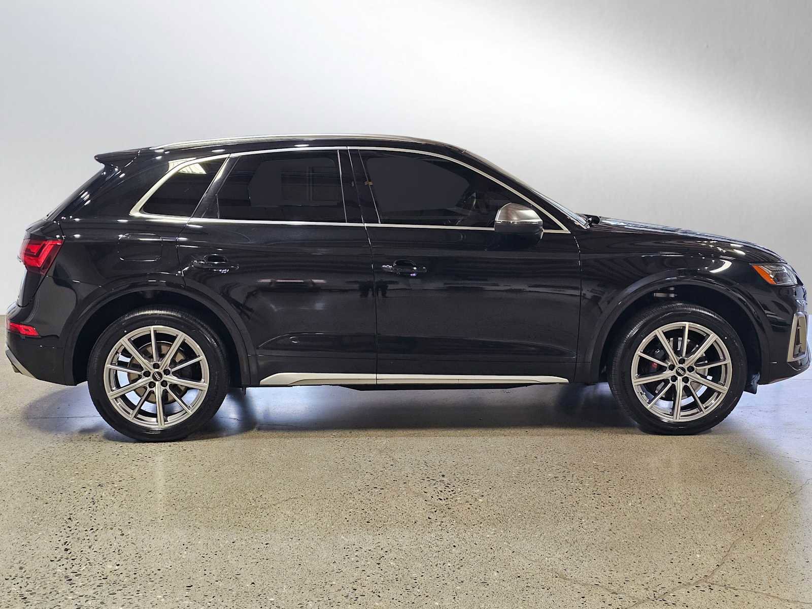 Used 2023 Audi SQ5 Premium w/ Convenience Package image 8