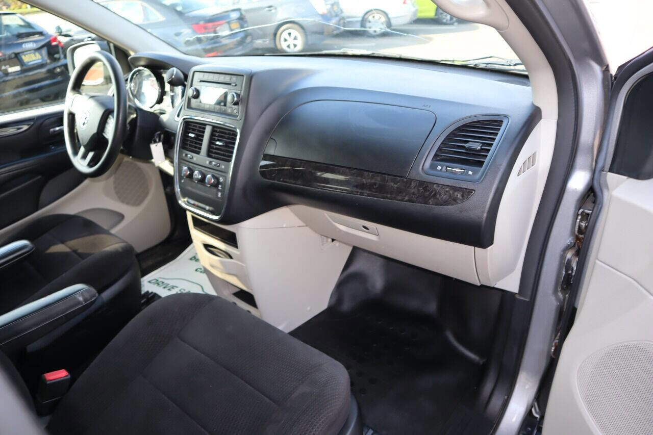 Used 2013 RAM C/V Tradesman image 32