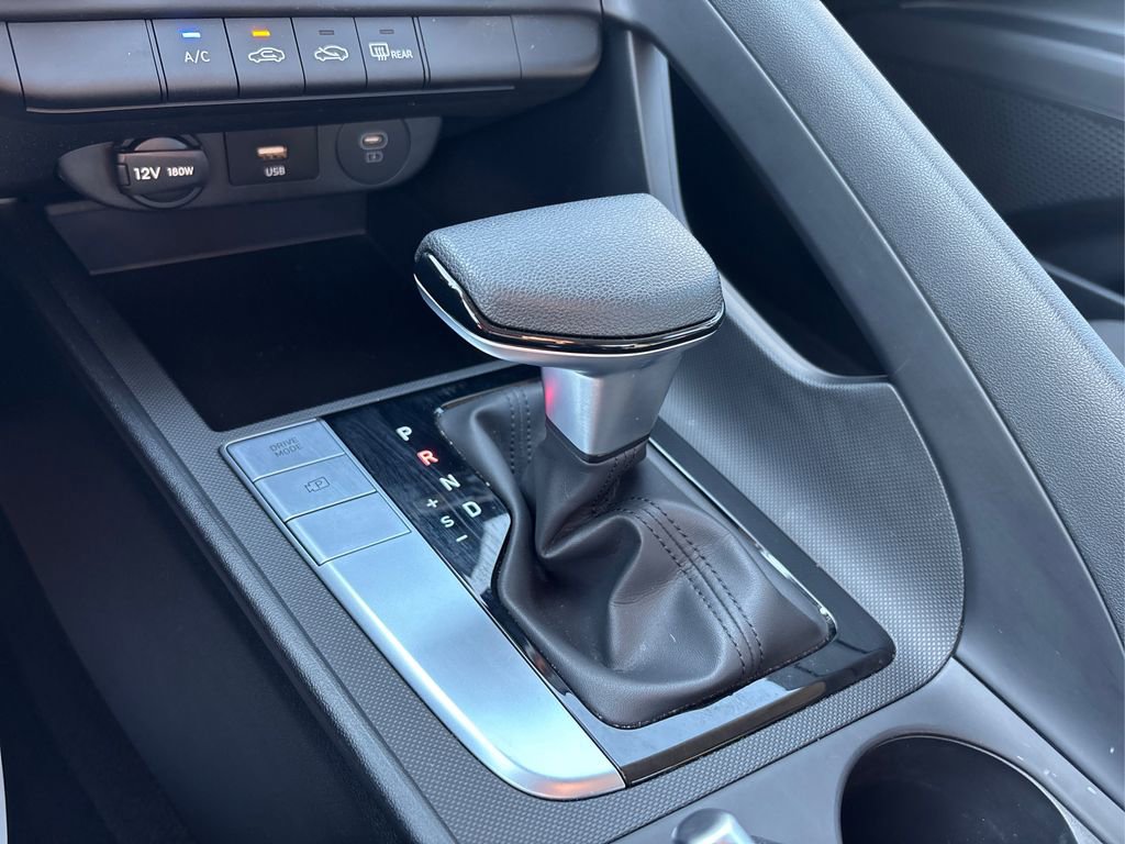 Certified 2024 Hyundai Elantra SE image 29
