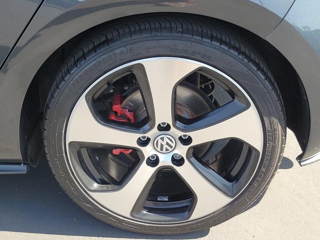Used 2015 Volkswagen Golf 4-Door FWD image 29
