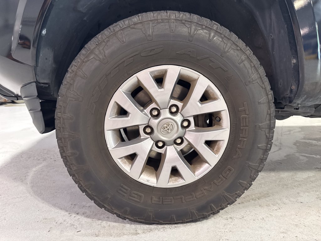 Used 2019 Toyota Tacoma SR5 RWD image 42