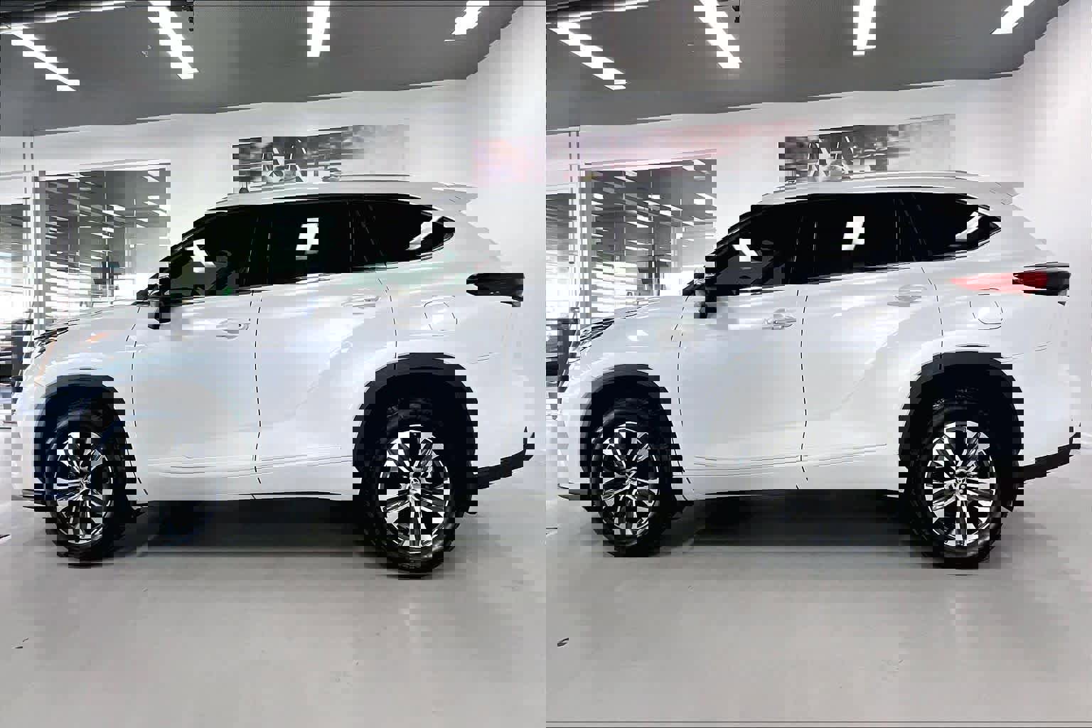 Used 2022 Toyota Highlander XLE image 3