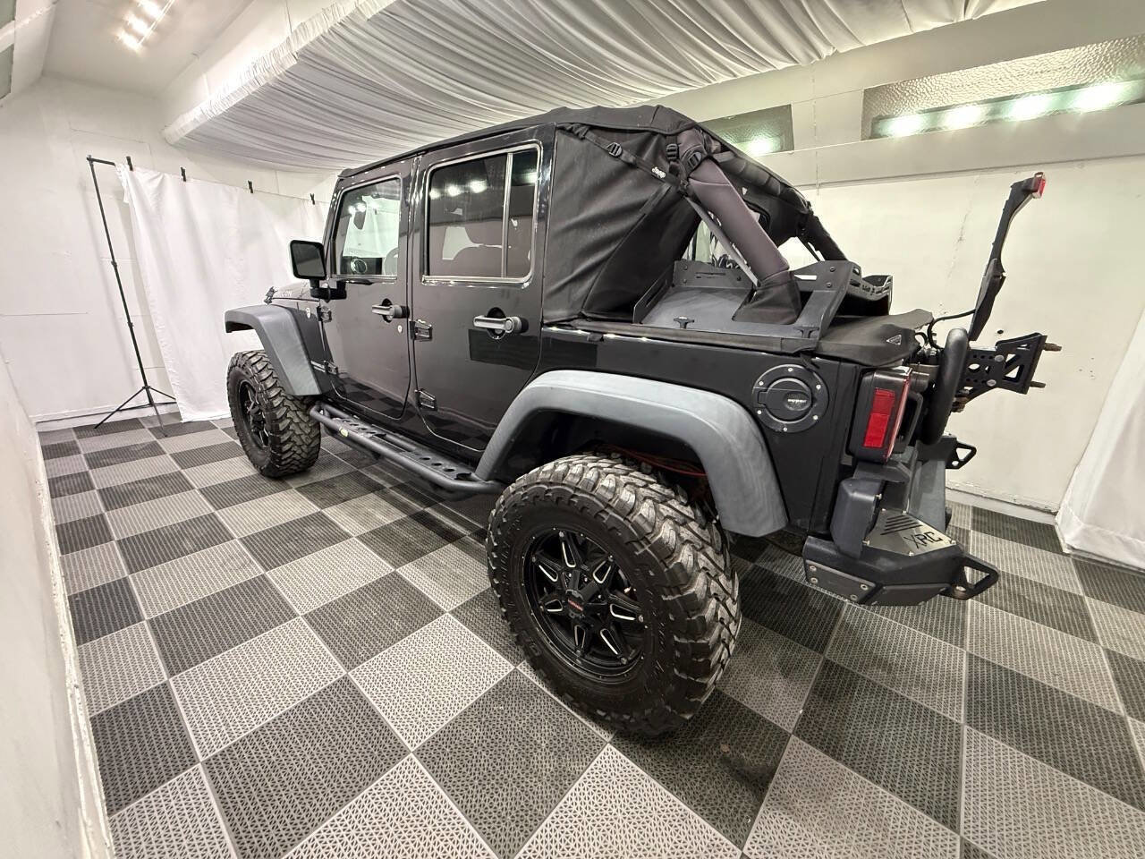 Used 2016 Jeep Wrangler Unlimited Rubicon w/ Max Tow Package image 12