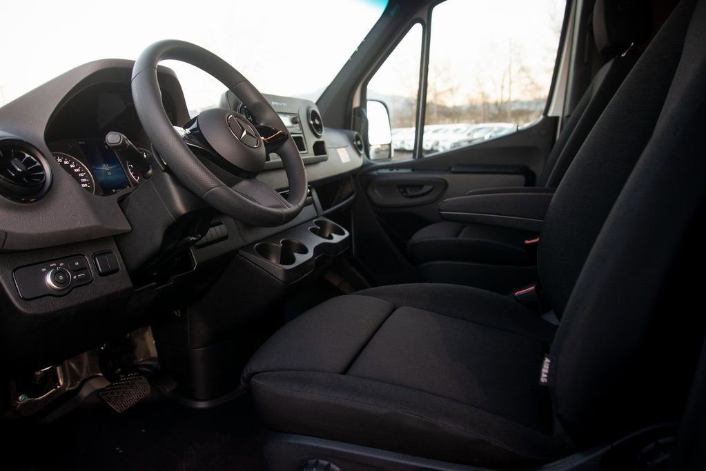 Used 2025 Mercedes-Benz Sprinter 2500 image 27
